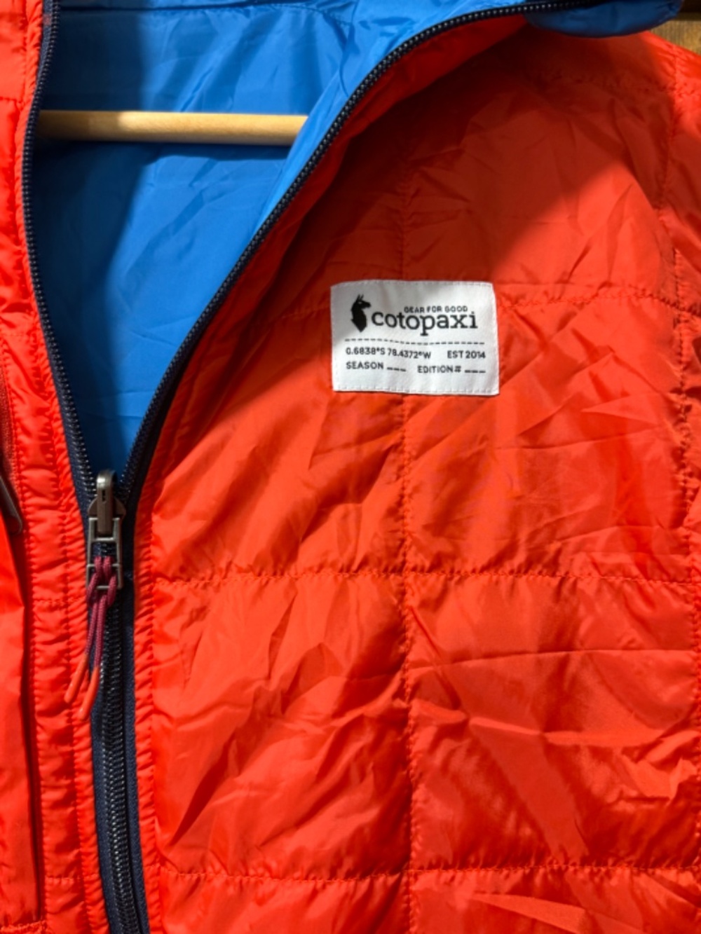 Cotopaxi Puffer Jacket Womens M Blue Red Teca Calido Rocket Science Reversible - Picture 7 of 11